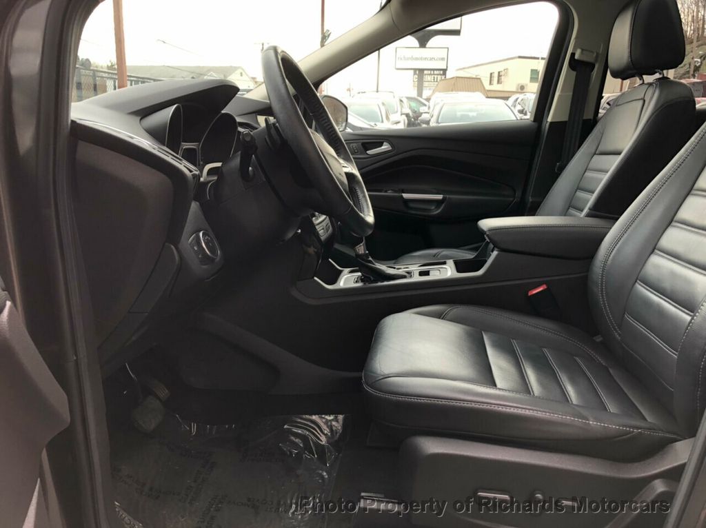 2017 Ford Escape Titanium 4WD - 20458271 - 13