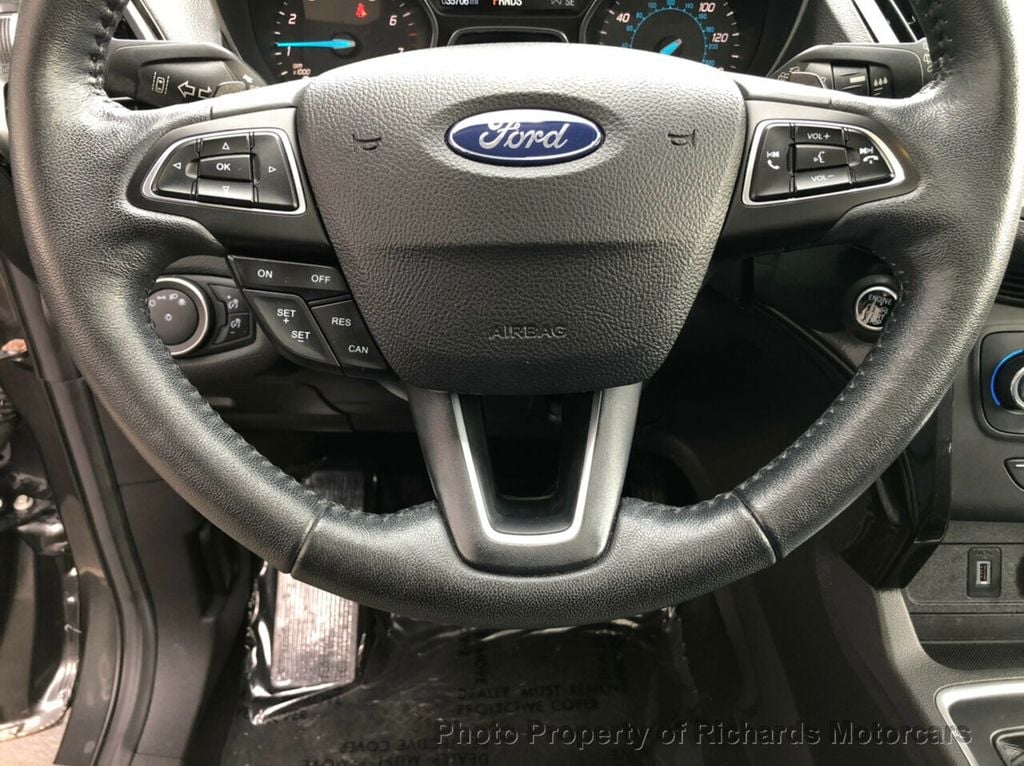 2017 Ford Escape Titanium 4WD - 20458271 - 14