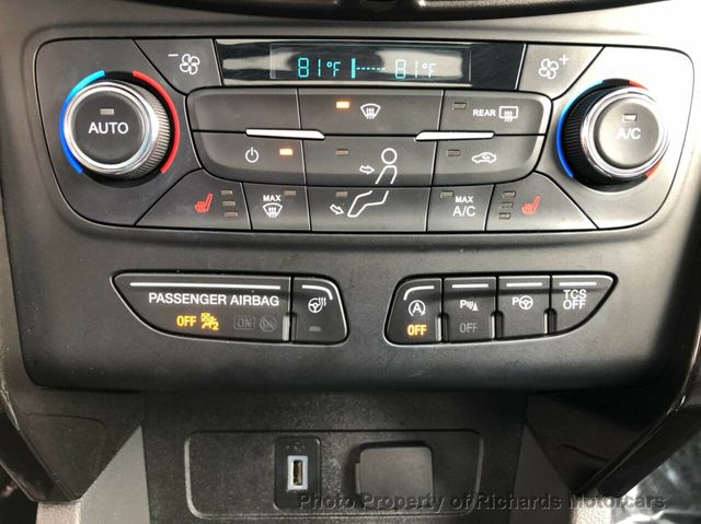 2017 Ford Escape Titanium 4WD - 20458271 - 17