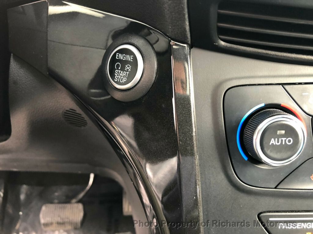 2017 Ford Escape Titanium 4WD - 20458271 - 18