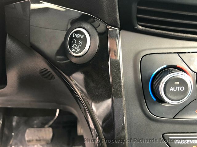 2017 Ford Escape Titanium 4WD - 20458271 - 18