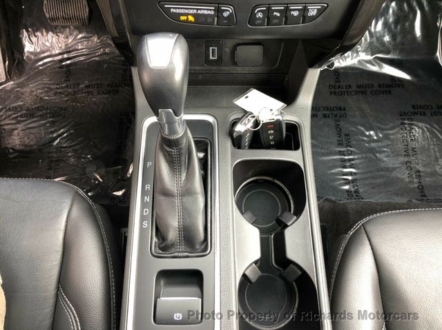 2017 Ford Escape Titanium 4WD - 20458271 - 19