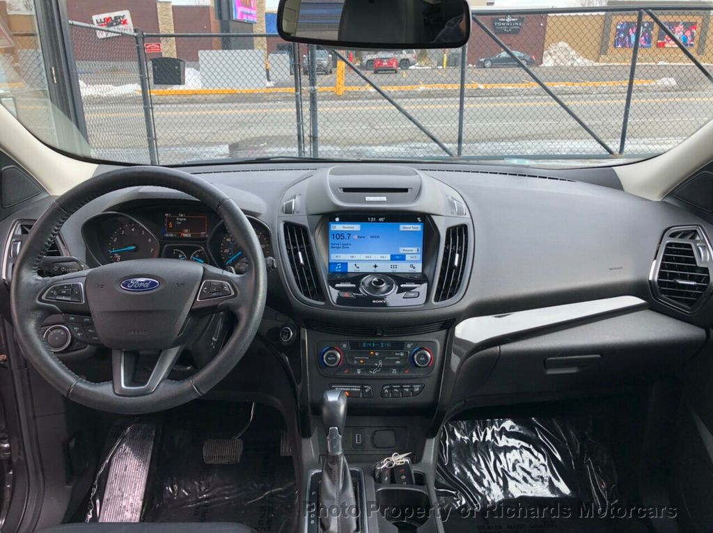 2017 Ford Escape Titanium 4WD - 20458271 - 24
