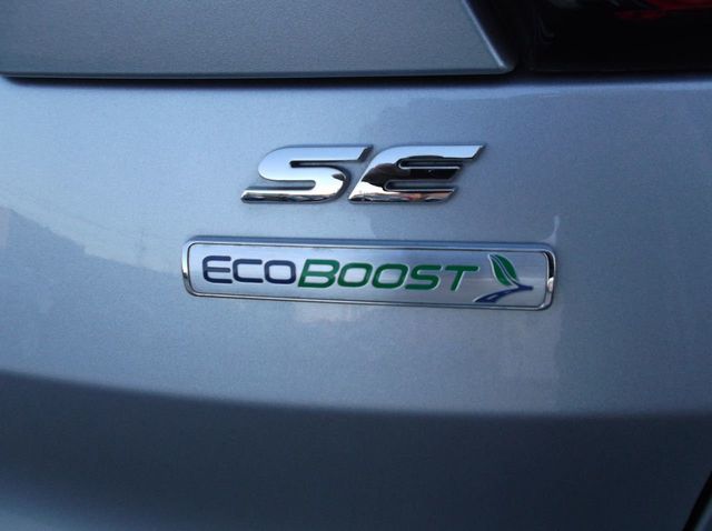 2017 Ford ESCAPE  SE LEATHER ONE OWNER  LEATHER INTERIOR  PANORAMIC MOONROOF  BLIND SPOT - 19348629 - 9