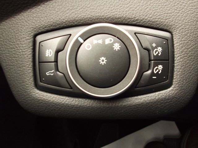 2017 Ford ESCAPE  SE LEATHER ONE OWNER  LEATHER INTERIOR  PANORAMIC MOONROOF  BLIND SPOT - 19348629 - 12