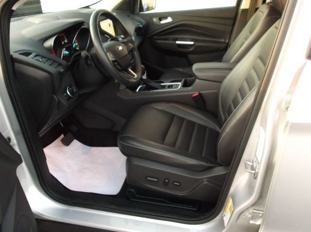 2017 Ford ESCAPE  SE LEATHER ONE OWNER  LEATHER INTERIOR  PANORAMIC MOONROOF  BLIND SPOT - 19348629 - 13