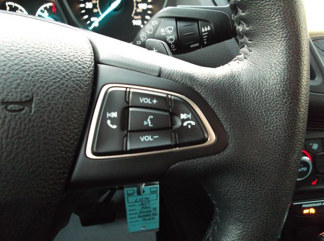 2017 Ford ESCAPE  SE LEATHER ONE OWNER  LEATHER INTERIOR  PANORAMIC MOONROOF  BLIND SPOT - 19348629 - 18