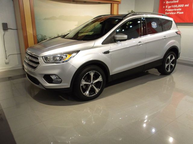 2017 Ford ESCAPE  SE LEATHER ONE OWNER  LEATHER INTERIOR  PANORAMIC MOONROOF  BLIND SPOT - 19348629 - 1