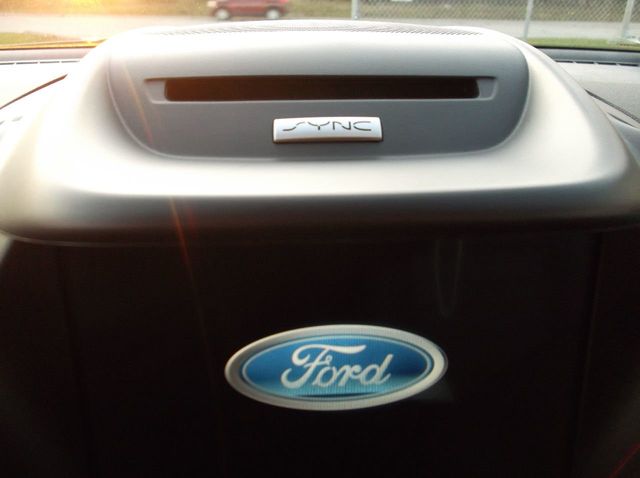 2017 Ford ESCAPE  SE LEATHER ONE OWNER  LEATHER INTERIOR  PANORAMIC MOONROOF  BLIND SPOT - 19348629 - 19