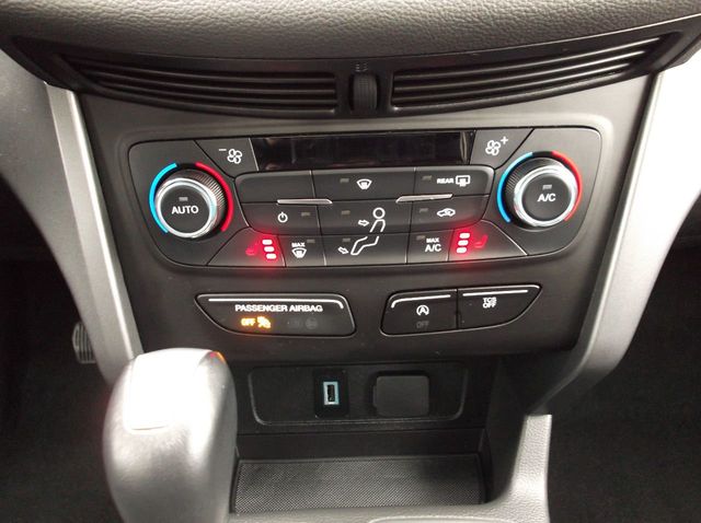 2017 Ford ESCAPE  SE LEATHER ONE OWNER  LEATHER INTERIOR  PANORAMIC MOONROOF  BLIND SPOT - 19348629 - 23