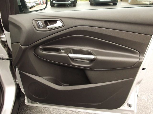 2017 Ford ESCAPE  SE LEATHER ONE OWNER  LEATHER INTERIOR  PANORAMIC MOONROOF  BLIND SPOT - 19348629 - 24