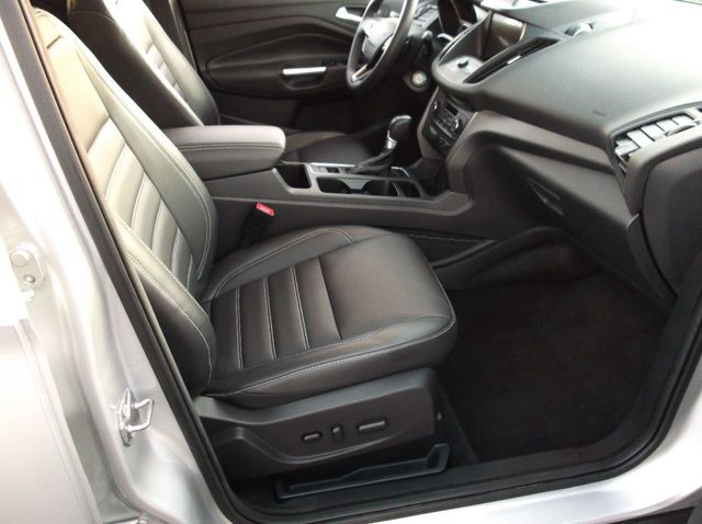 2017 Ford ESCAPE  SE LEATHER ONE OWNER  LEATHER INTERIOR  PANORAMIC MOONROOF  BLIND SPOT - 19348629 - 25