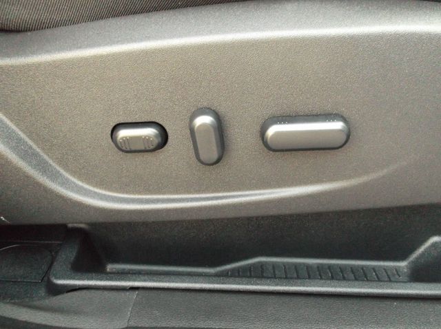 2017 Ford ESCAPE  SE LEATHER ONE OWNER  LEATHER INTERIOR  PANORAMIC MOONROOF  BLIND SPOT - 19348629 - 26