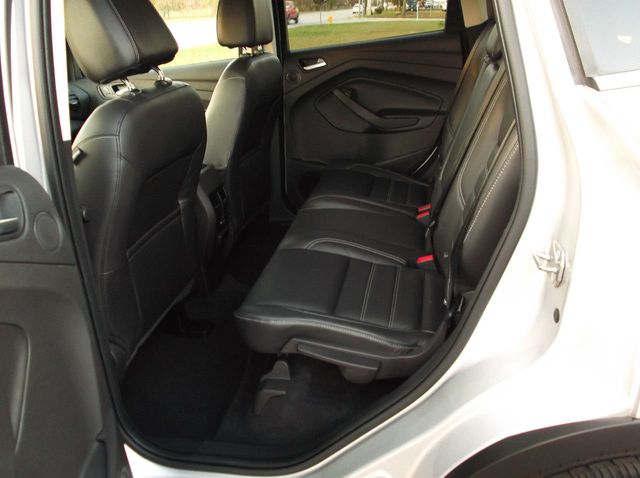 2017 Ford ESCAPE  SE LEATHER ONE OWNER  LEATHER INTERIOR  PANORAMIC MOONROOF  BLIND SPOT - 19348629 - 28