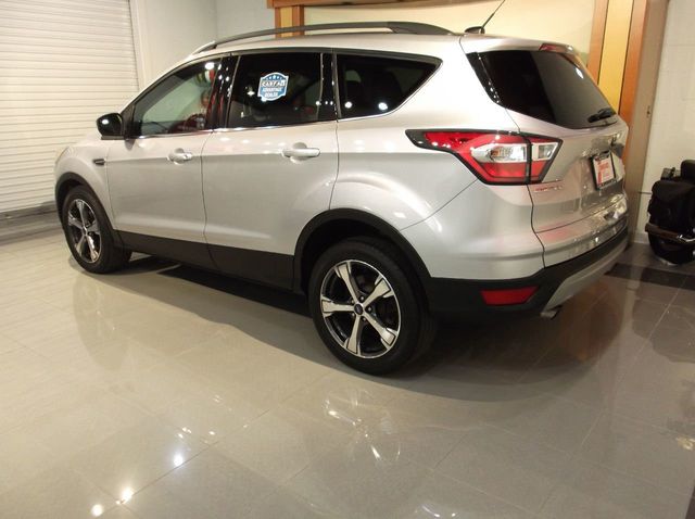 2017 Ford ESCAPE  SE LEATHER ONE OWNER  LEATHER INTERIOR  PANORAMIC MOONROOF  BLIND SPOT - 19348629 - 2