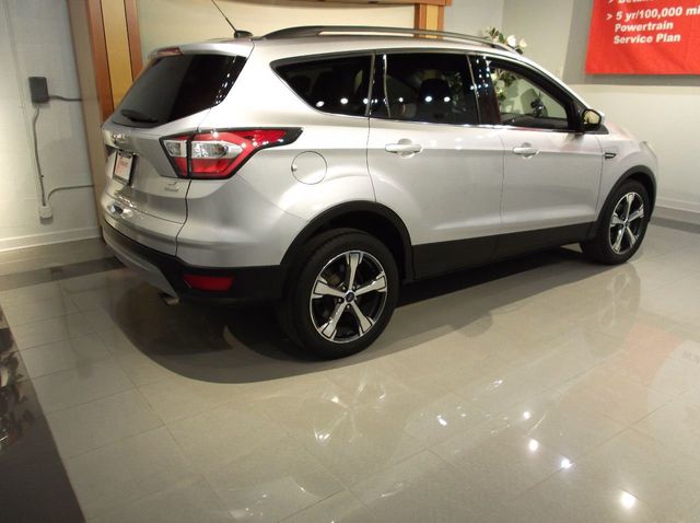 2017 Ford ESCAPE  SE LEATHER ONE OWNER  LEATHER INTERIOR  PANORAMIC MOONROOF  BLIND SPOT - 19348629 - 6