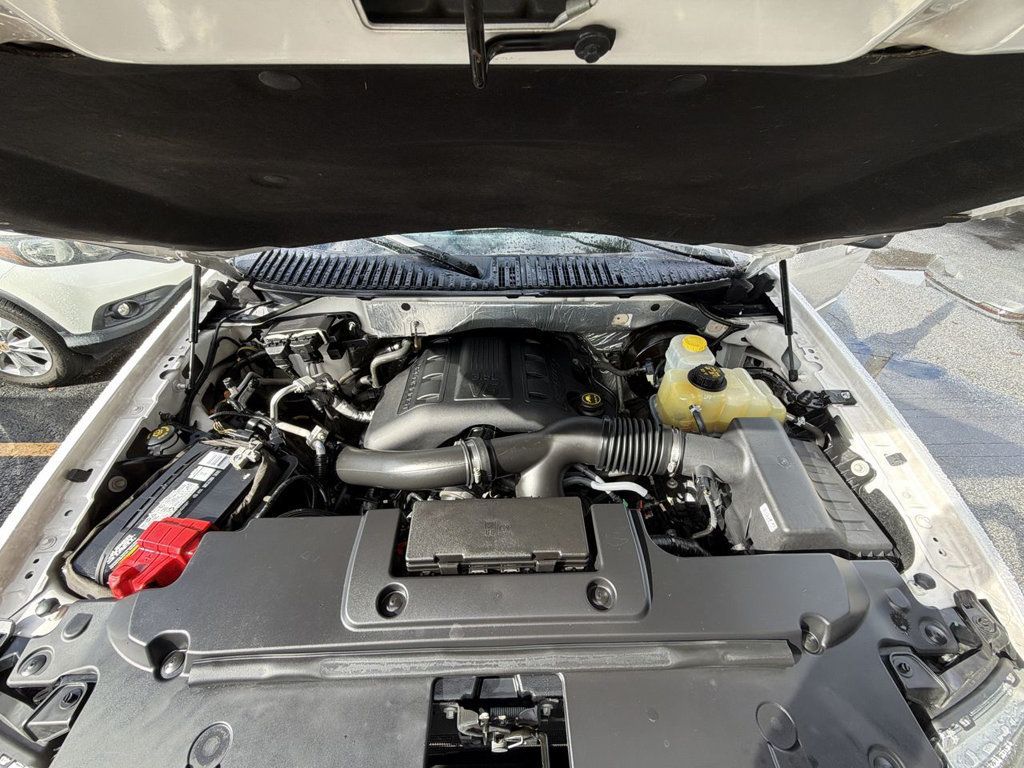 Ford Expedition Limited 4x2 photo 11