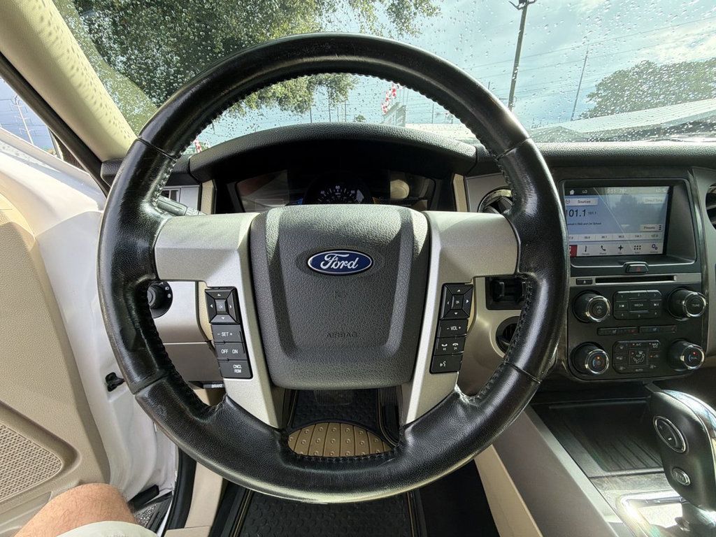 Ford Expedition Limited 4x2 photo 14