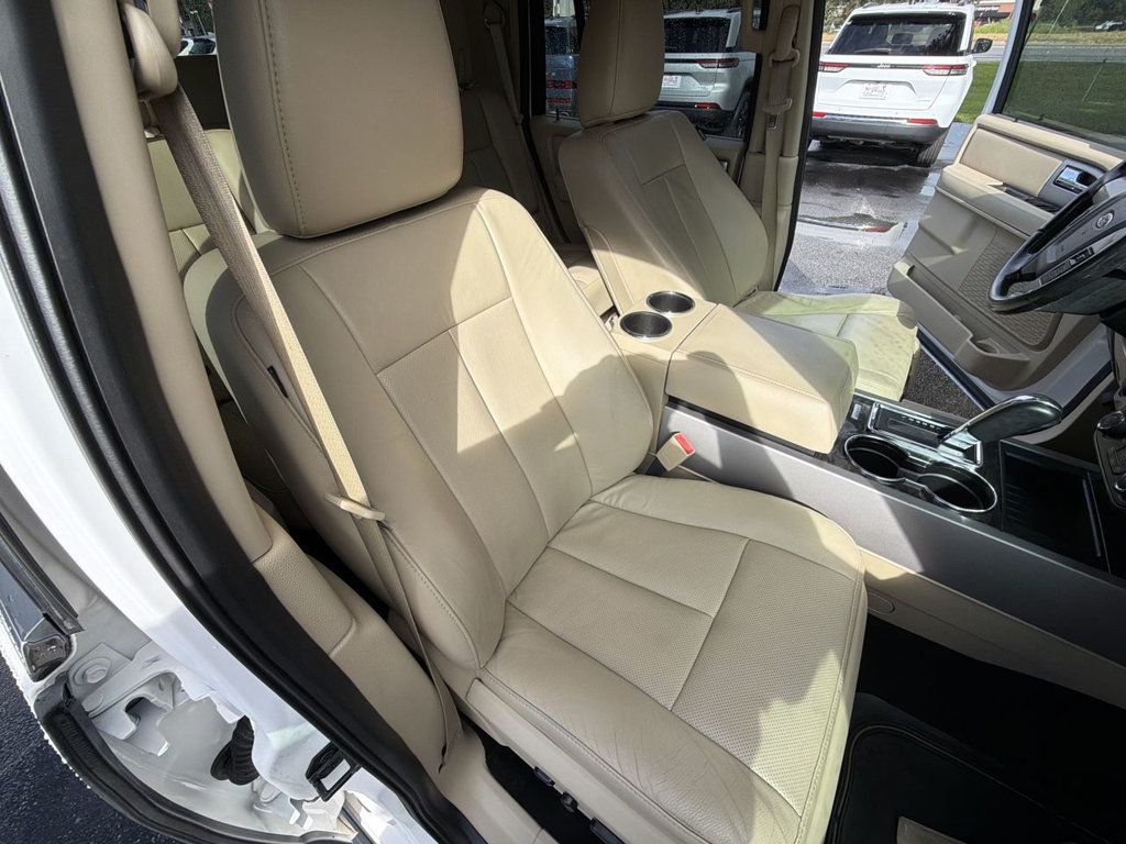 Ford Expedition Limited 4x2 photo 21
