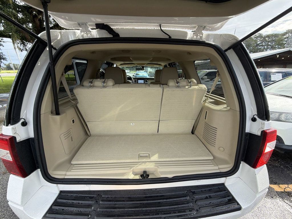 Ford Expedition Limited 4x2 photo 24