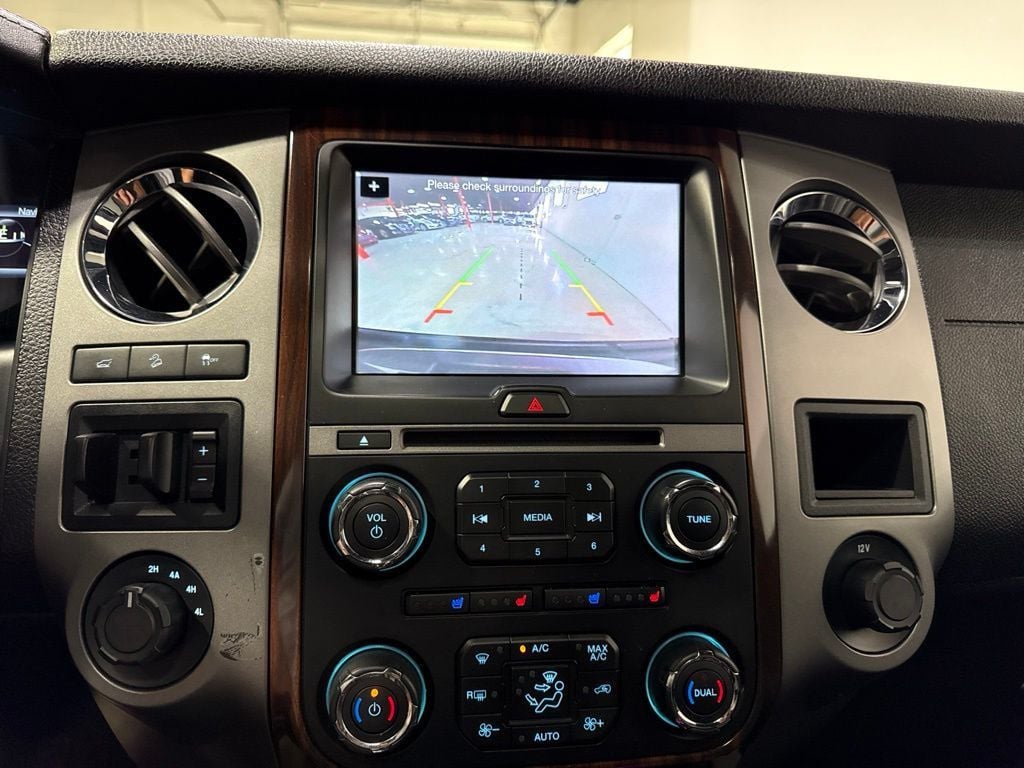2017 Ford Expedition Platinum 4x4 - 23070064 - 17