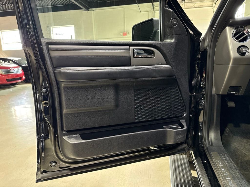 2017 Ford Expedition Platinum 4x4 - 23070064 - 21