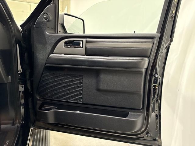 2017 Ford Expedition Platinum 4x4 - 23070064 - 32