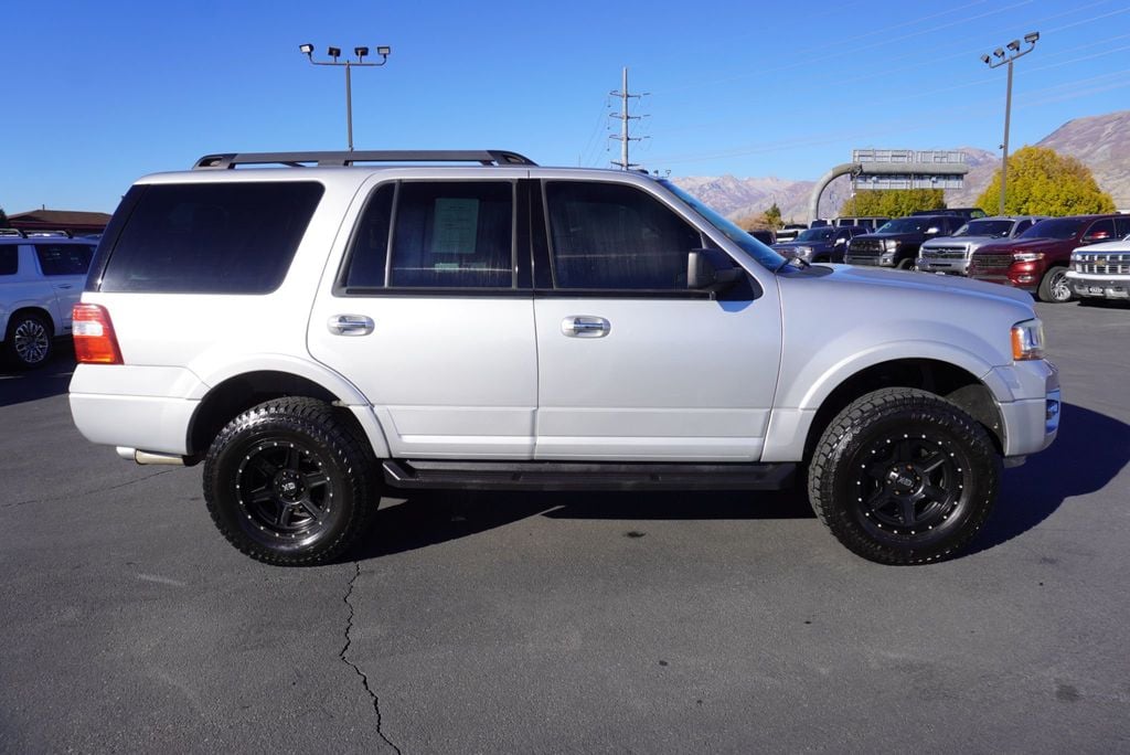 2017 Ford Expedition XLT - 22935831 - 11