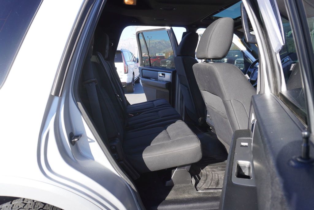 2017 Ford Expedition XLT - 22935831 - 25