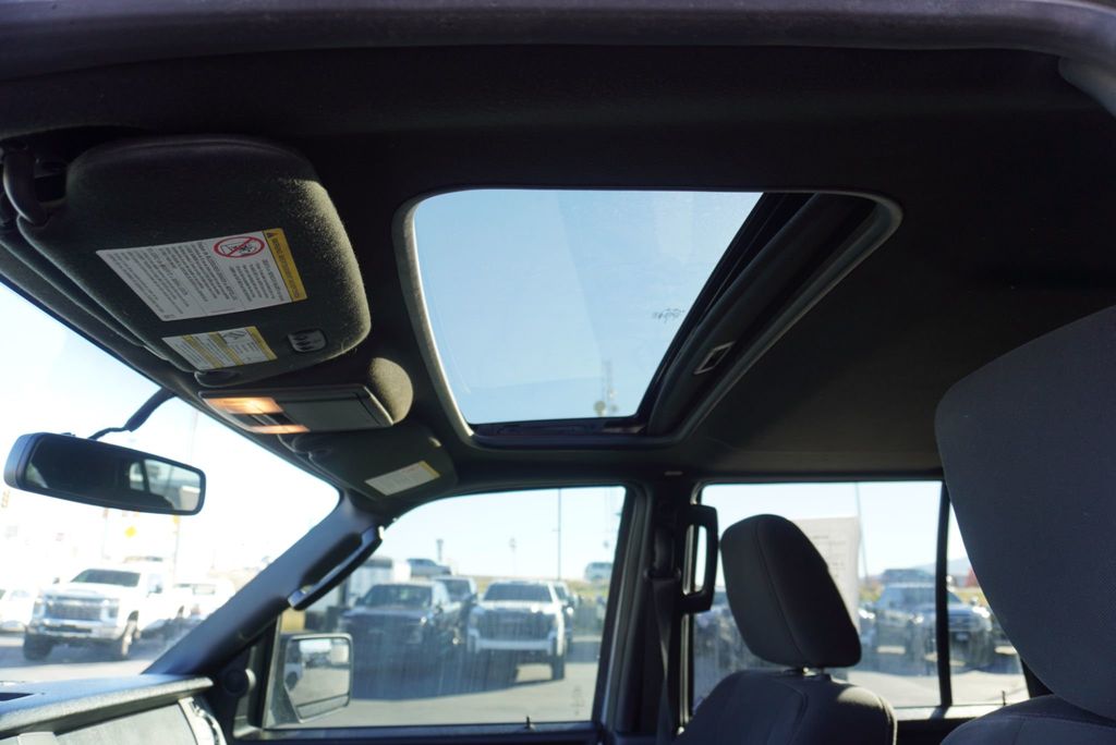 2017 Ford Expedition XLT - 22935831 - 38