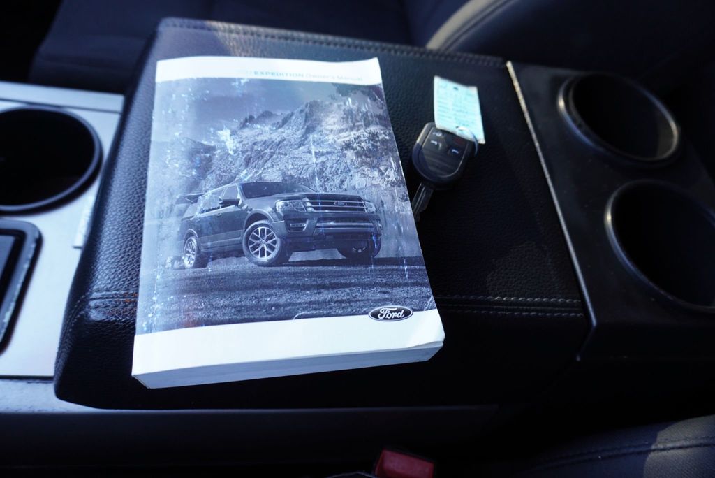 2017 Ford Expedition XLT - 22935831 - 42