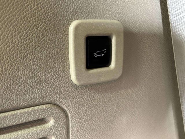 2017 Ford Expedition XLT 4x2 - 23011243 - 18