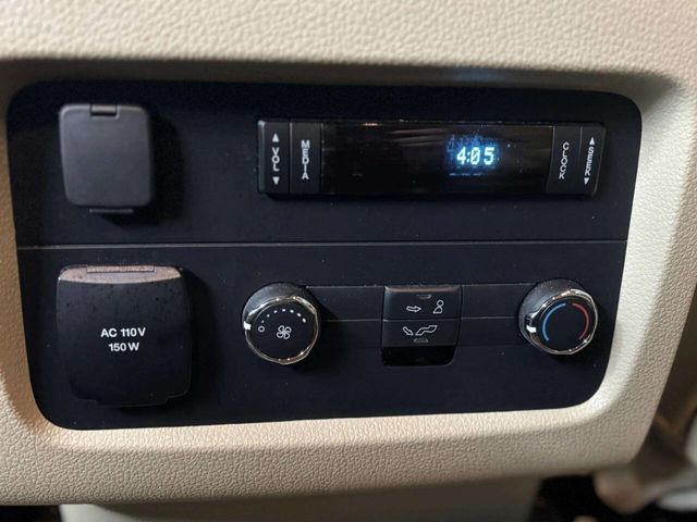 2017 Ford Expedition XLT 4x2 - 23011243 - 26