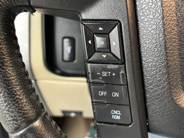 2017 Ford Expedition XLT 4x2 - 23011243 - 34