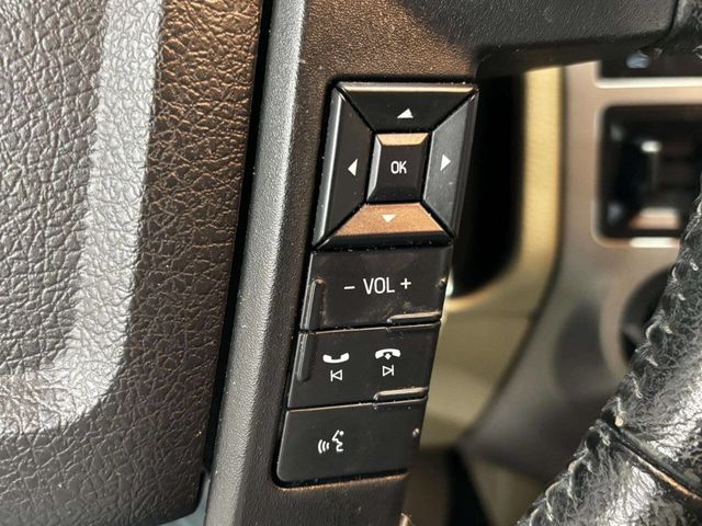 2017 Ford Expedition XLT 4x2 - 23011243 - 35