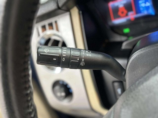 2017 Ford Expedition XLT 4x2 - 23011243 - 36