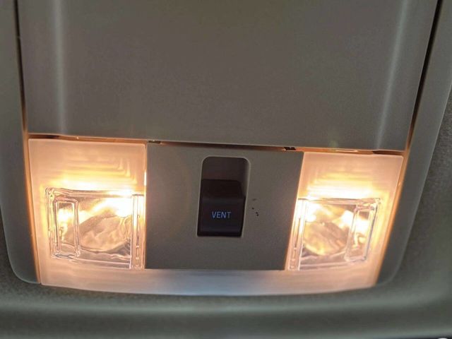 2017 Ford Expedition XLT 4x2 - 23011243 - 37