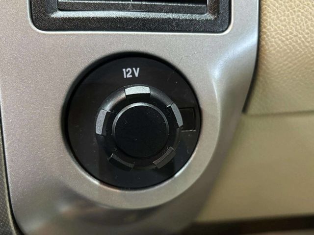 2017 Ford Expedition XLT 4x2 - 23011243 - 38