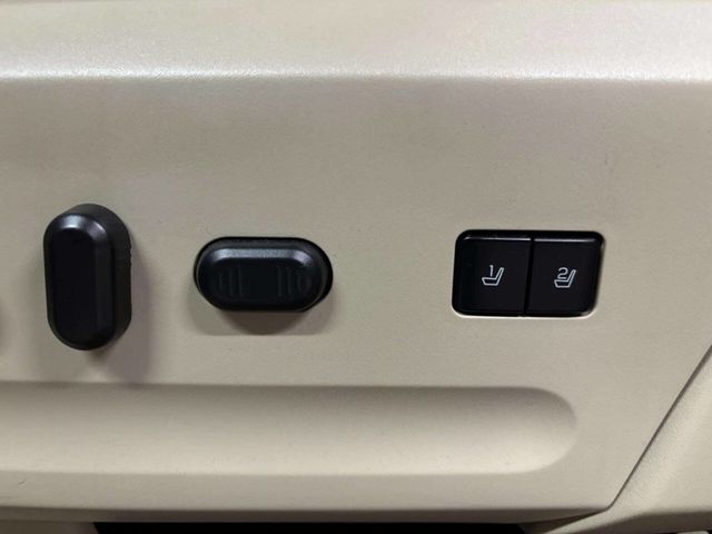 2017 Ford Expedition XLT 4x2 - 23011243 - 39