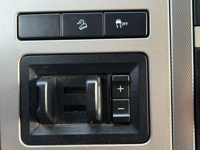 2017 Ford Expedition XLT 4x4 - 23003639 - 29