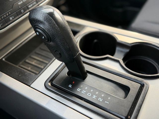 2017 Ford Expedition XLT 4x4 - 23003639 - 33