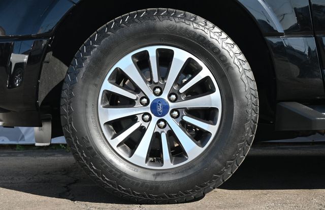 2017 Ford Expedition XLT No Accidents Reported to Carfax - 22985225 - 6