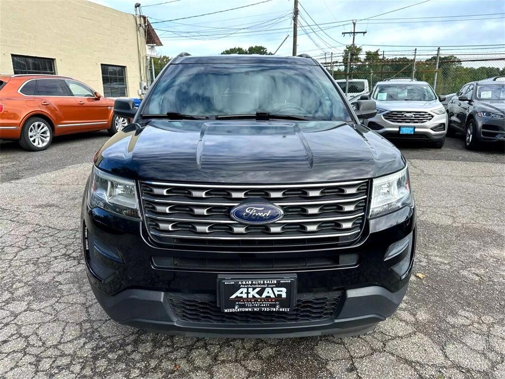 2017 Ford Explorer photo 2
