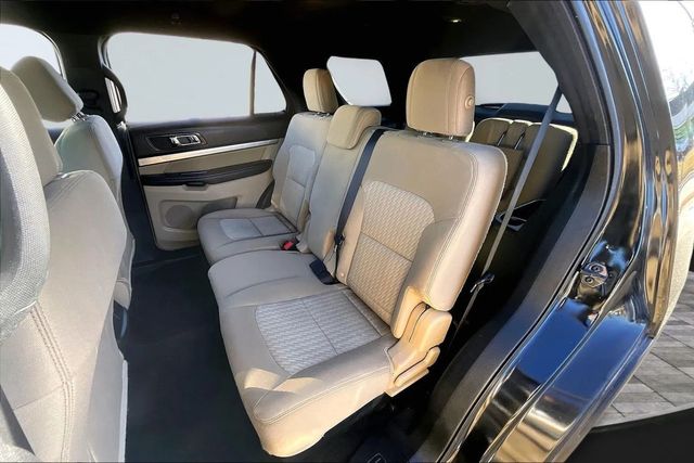 2017 Ford Explorer 4WD - 22957987 - 16