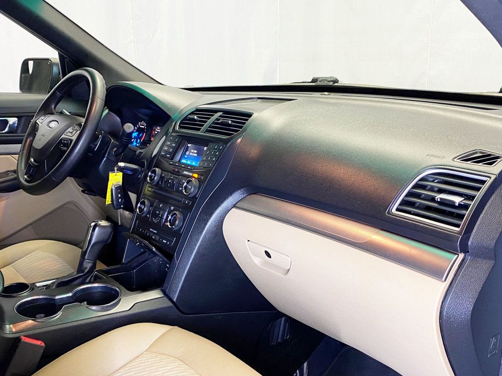 2017 Ford Explorer FWD - 22938009 - 38