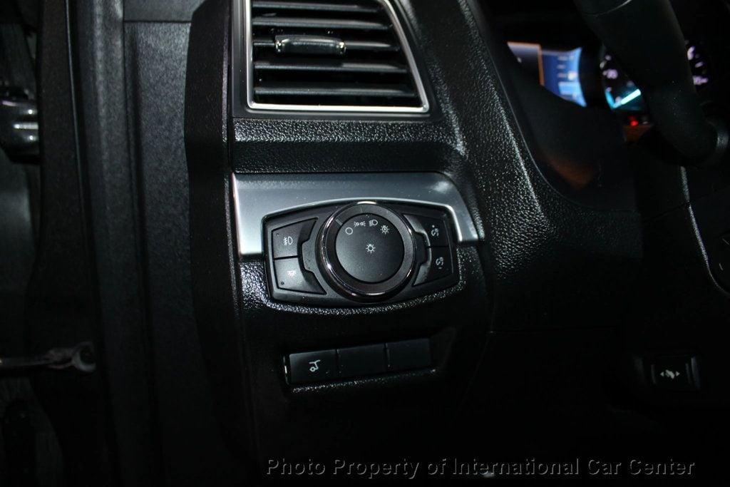 2017 Ford Explorer Limited photo 11