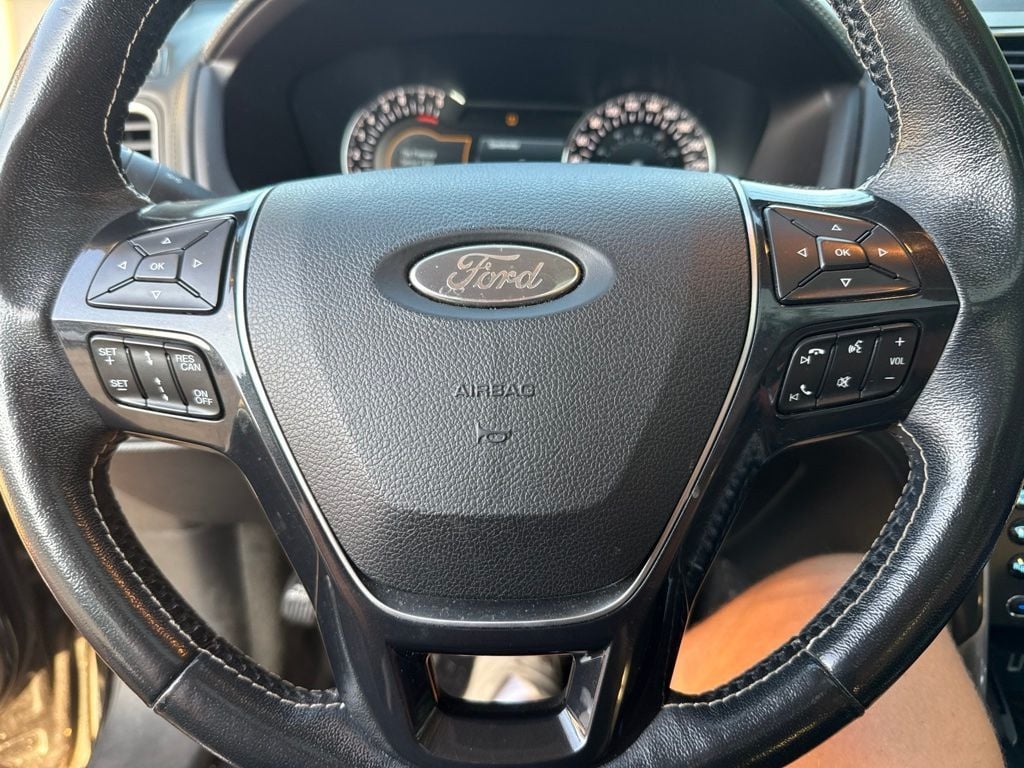 2017 Ford Explorer Platinum 4WD - 23072267 - 10