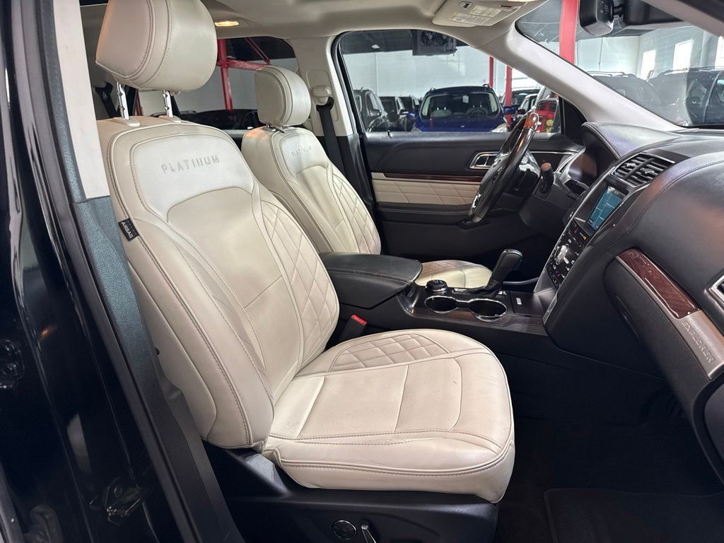 2017 Ford Explorer Platinum 4WD - 23072267 - 30