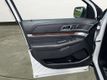 2017 Ford Explorer Platinum 4WD - 23051496 - 9