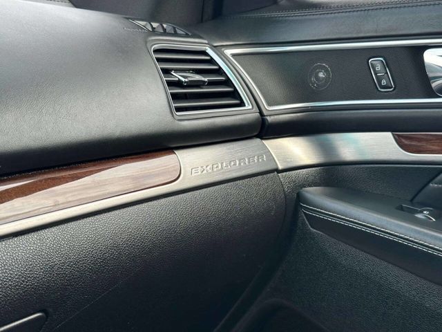 2017 Ford Explorer Platinum 4WD - 23051496 - 40